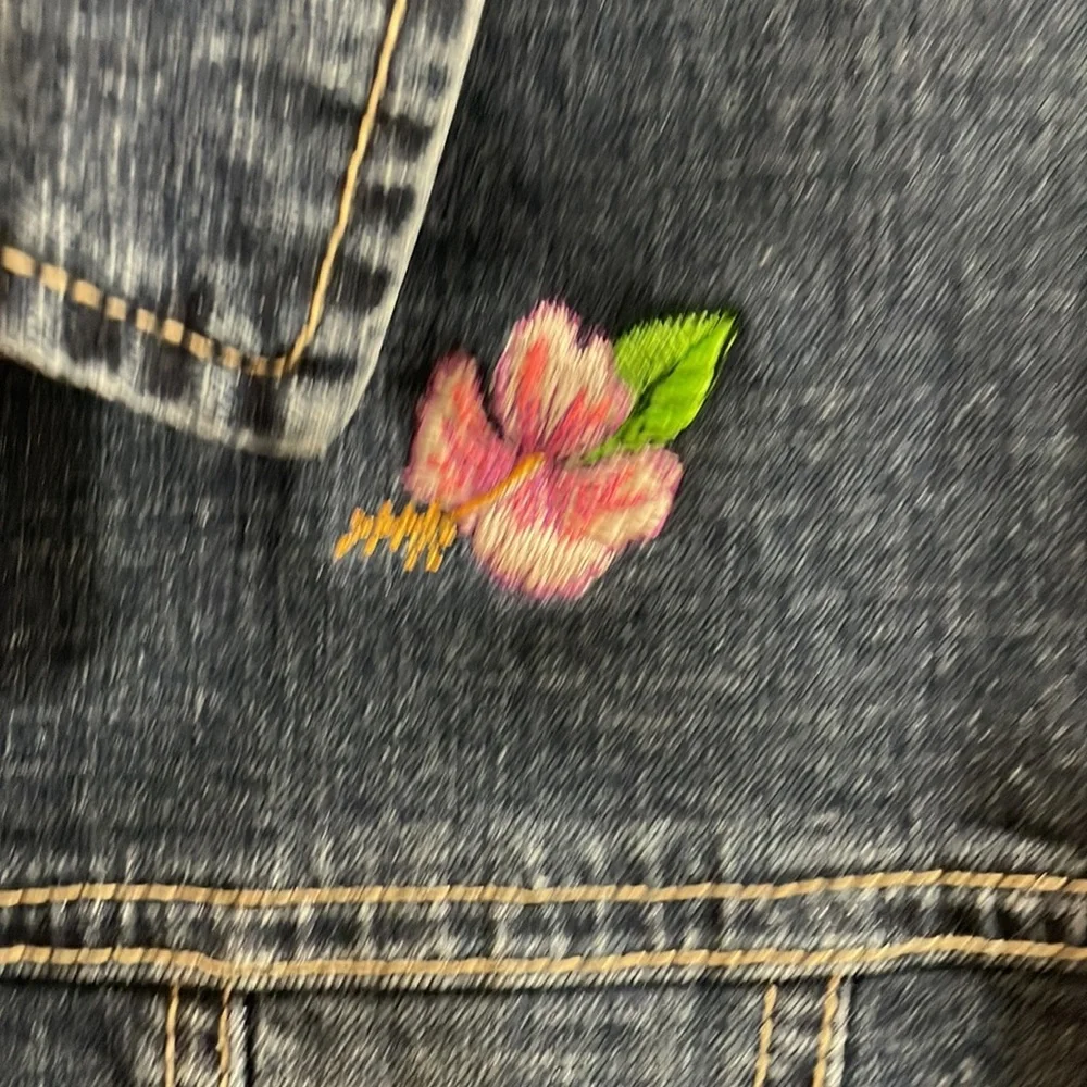 A.M.I. Jean Jacket - Picture 4 of 6